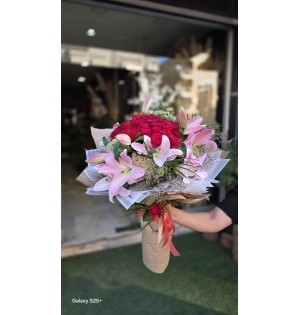 Red Rose Lilyum Bouquet