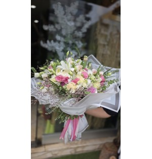 Soft Pink Lisyantus Lilyum Buket