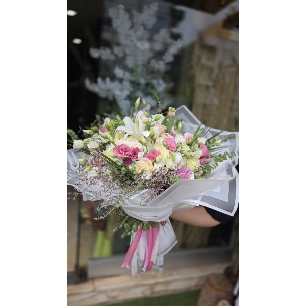 Soft Pink Lisyantus Lilyum Buket