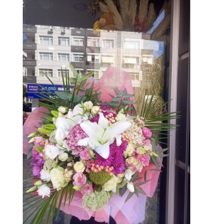 Mevsim Esintisi Pink Rose ve Beyaz lilyumlar