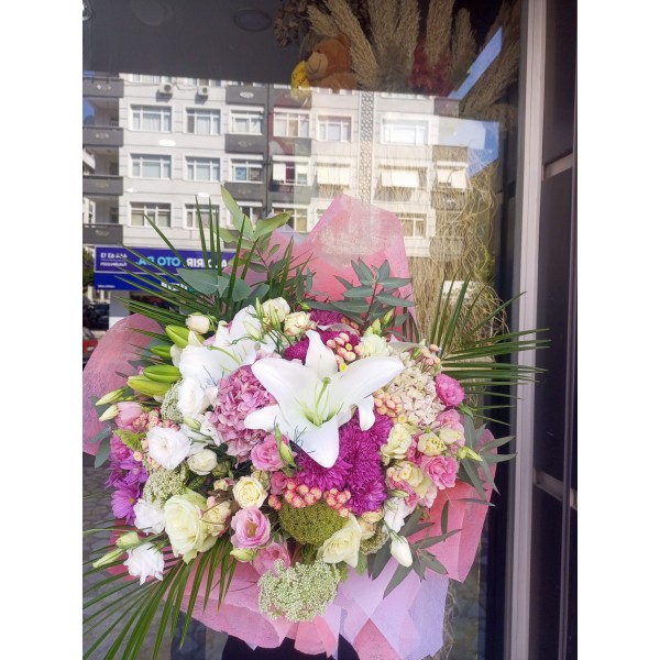Mevsim Esintisi Pink Rose ve Beyaz lilyumlar